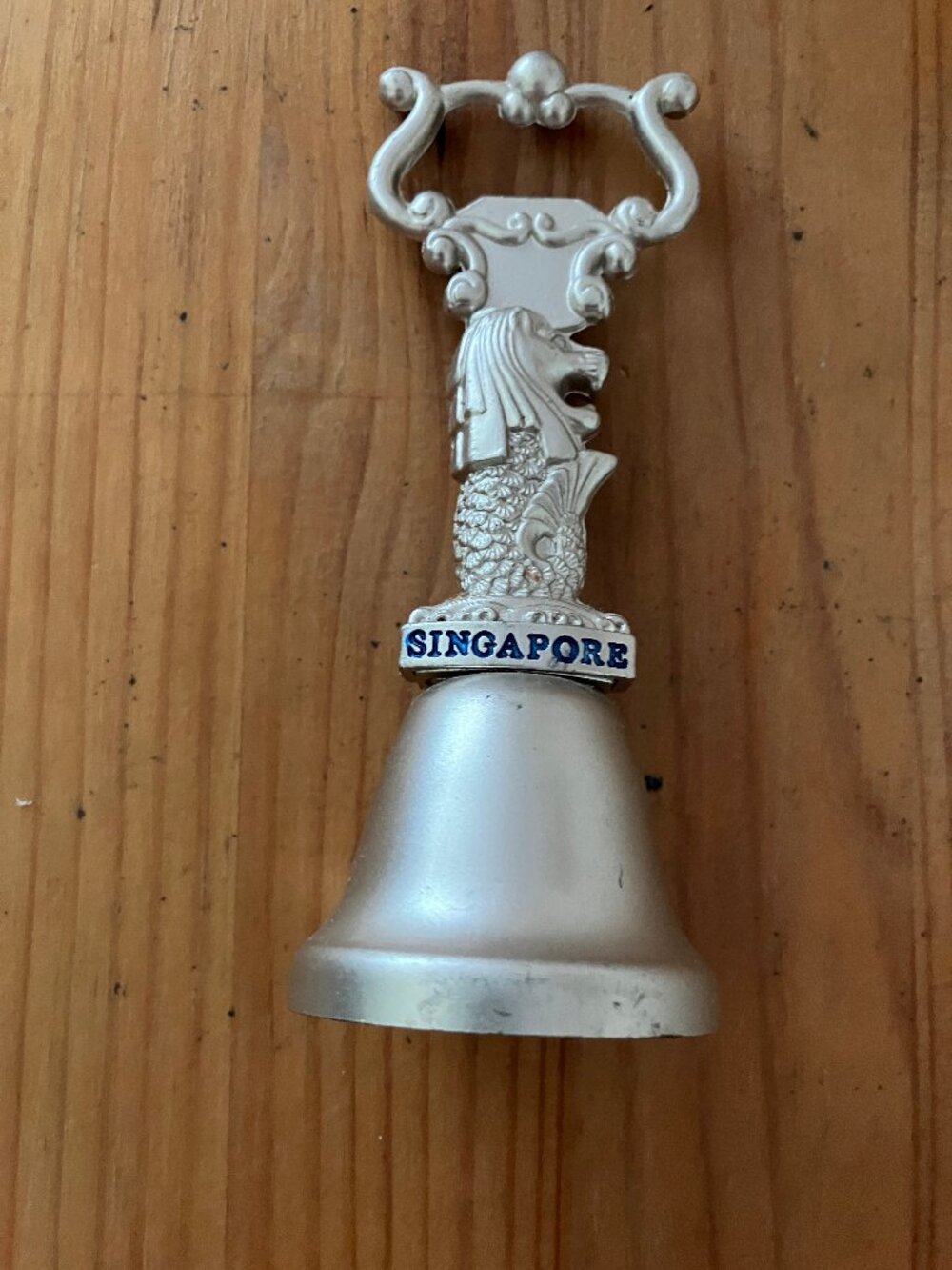 Souvenir  Silver tone metal SINGAPORE Merlion Bell and Bottle opener 4,5"